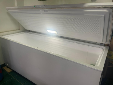 25 Cubic Frigidaire Deep Refrigerator 