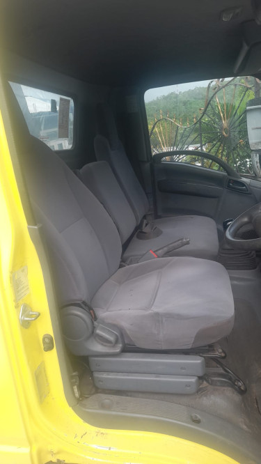 2010 Isuzu Truck With Manual Gear Box