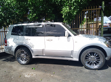 2004 Mitsubishi Pajero