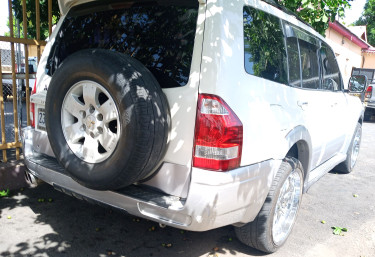 2004 Mitsubishi Pajero