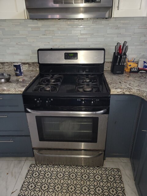 4 Burners Frigidaire Stainless Steel Gas  Stove