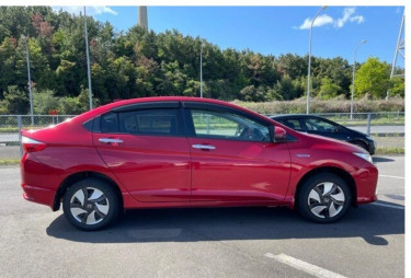 RED 2016 HONDA GRACE FOR SALE