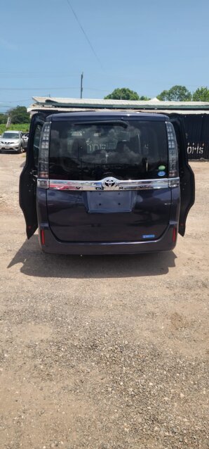 Toyota Voxy Fully Loaded 2016