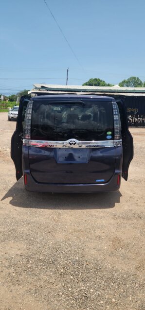 Toyota Voxy Fully Loaded 2016