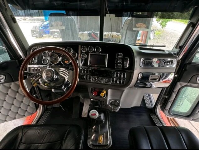 2019 Peterbilt 389 Caterpillar