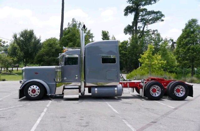 2019 Peterbilt 389 Caterpillar