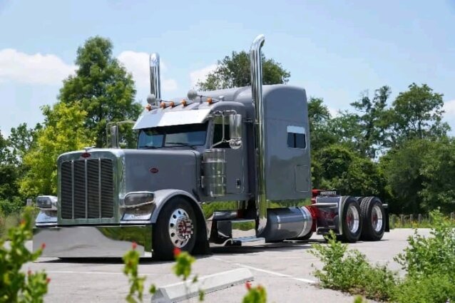 2019 Peterbilt 389 Caterpillar