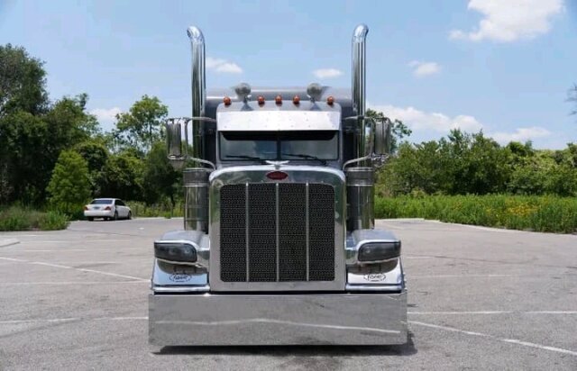 2019 Peterbilt 389 Caterpillar