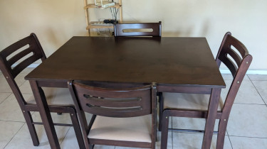 Dining Room Table & Chairs