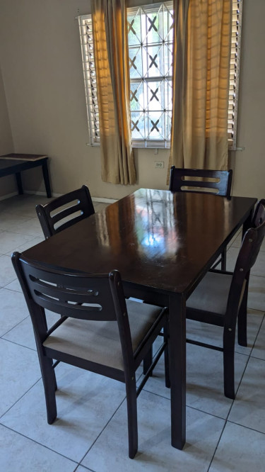 Dining Room Table & Chairs