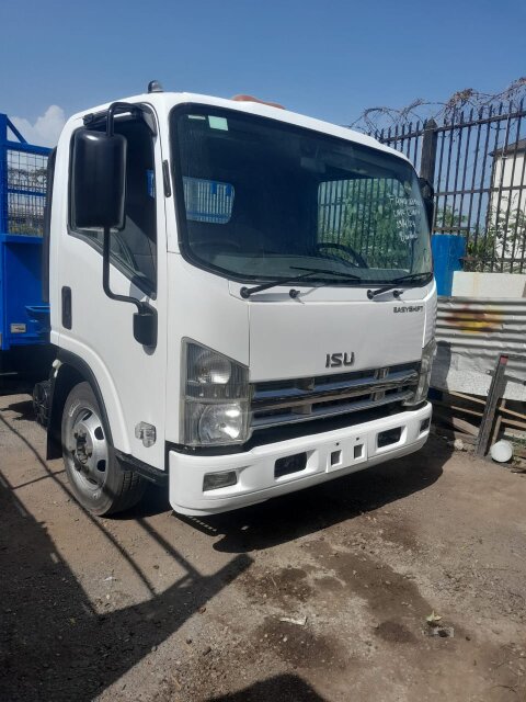 2013 Isuzu 7 And 1