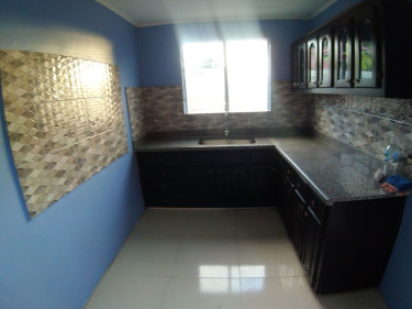 2 Bedrooms 1 Bathroom Living & Veranda 