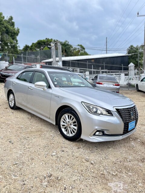 2016 Toyota Crown Royal Saloon