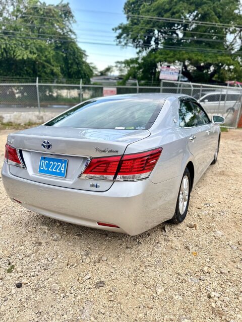 2016 Toyota Crown Royal Saloon