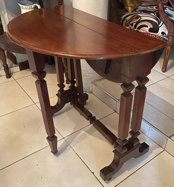 Multi-Functional Mahogany Accent/Entrance Table