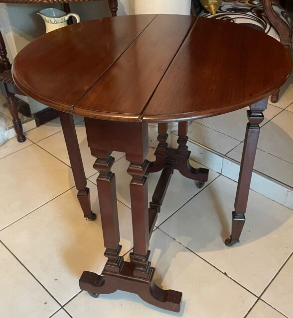 Multi-Functional Mahogany Accent/Entrance Table