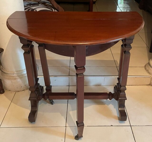 Multi-Functional Mahogany Accent/Entrance Table