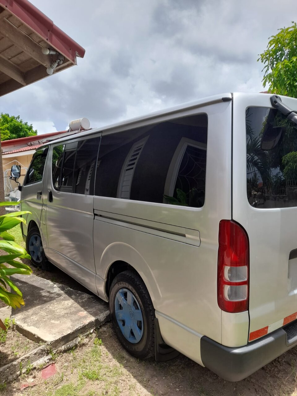 For Sale: 2005 Hiace Bus - Old Harbour