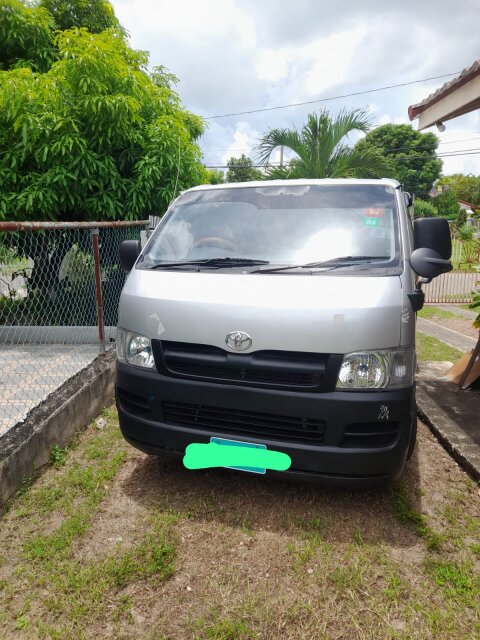 2005 Hiace Bus