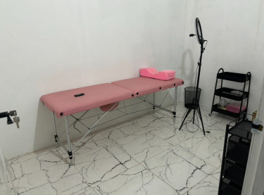 Beauty Room For Rent