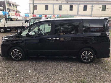 2018 Toyota Voxy Kirameki 