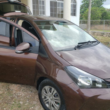 2015-Toyota Vitz 