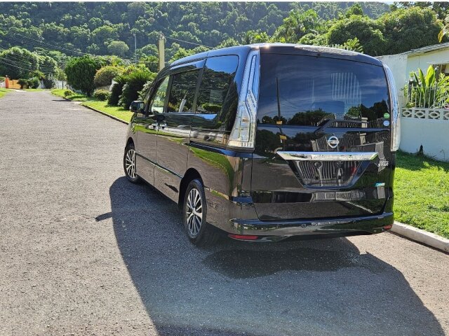 2016 Nissan Serena Executive 8-seater