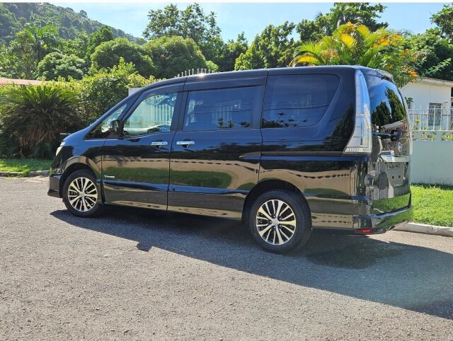 2016 Nissan Serena Executive 8-seater