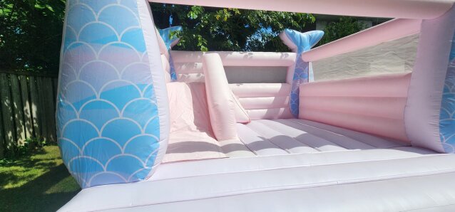 25 White Bounce House For Rent