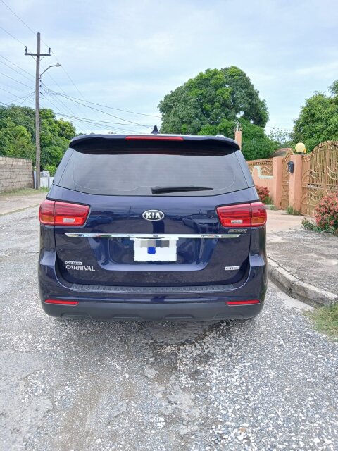 2020 Kia Carnival $3.45 Million