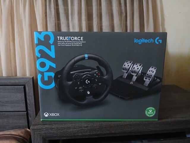 Logitech G923 Xbox /PC Wheels & Pedals +  Shifter