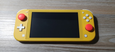 Nintendo Switch Lite + Extra Accessories