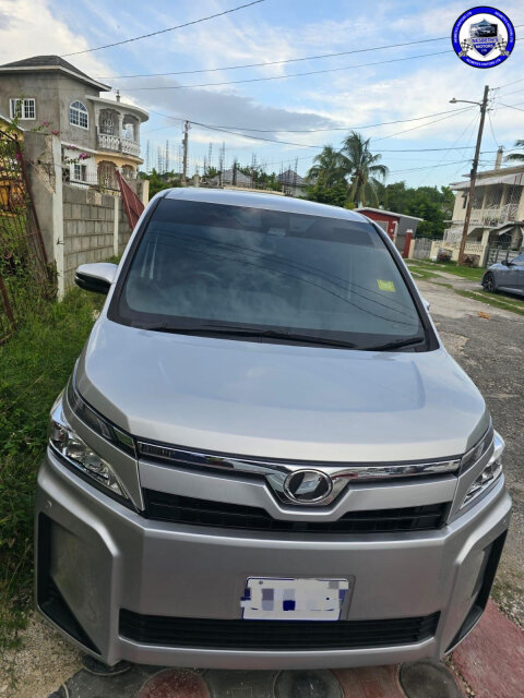 2019 TOYOTA VOXY X 8 SEATER