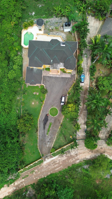 6 Bedroom House For Sale Kingston & St. Andrew,