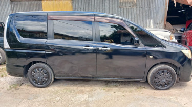 2012 NISSAN SERENA