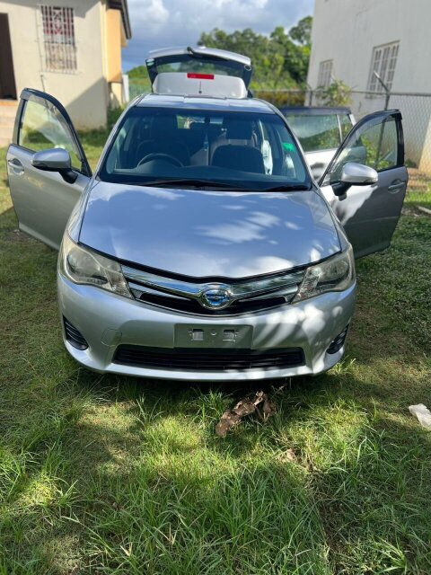 20014 Toyota Fielder Hybrid