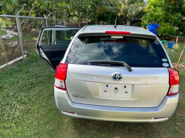 20014 Toyota Fielder Hybrid