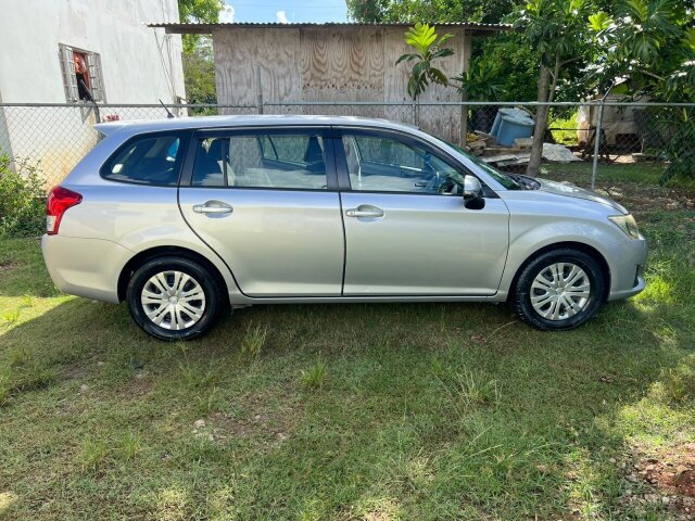 20014 Toyota Fielder Hybrid