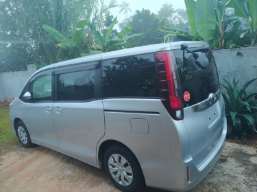 2015 Toyota Noah