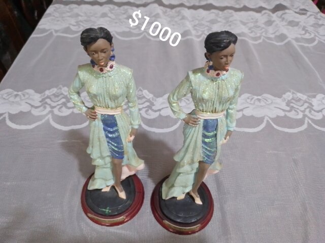 Figurines