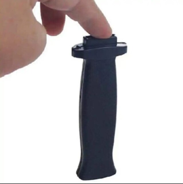 Plastic Retractable Prank Prop Knife..