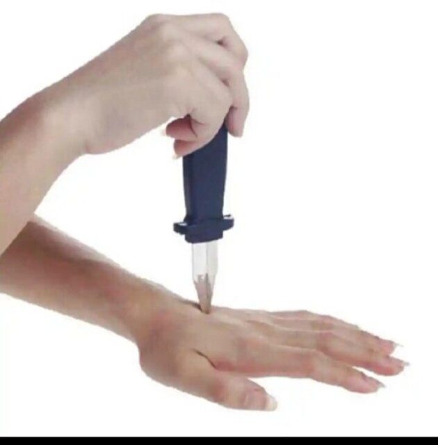 Plastic Retractable Prank Prop Knife..