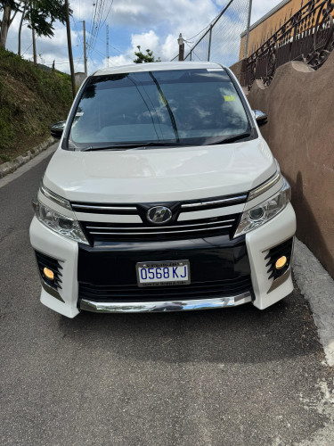 2015 Toyota Voxy