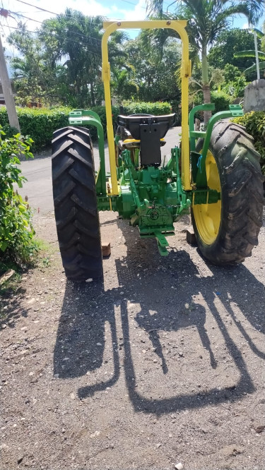 John Deere 2040 Tractor