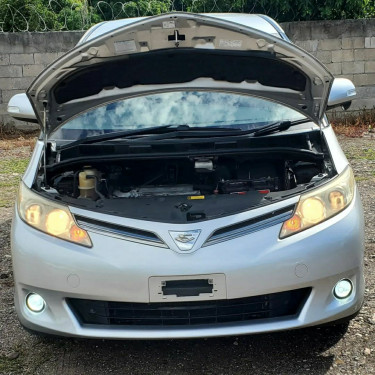 2013 Toyota Estima 