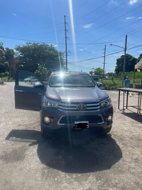 2019 Toyota Hilux Invincible