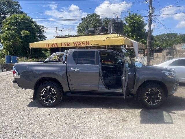 2019 Toyota Hilux Invincible