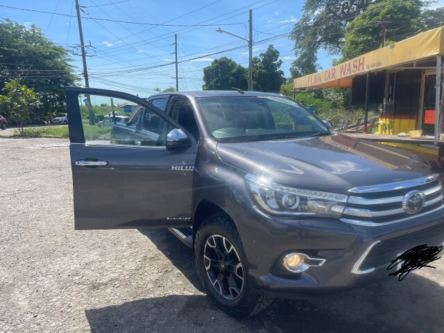 2019 Toyota Hilux Invincible