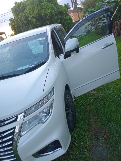 2015 Nissan Elgrand