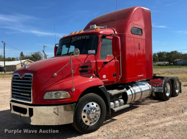 2016 Mack CXU613 Semi Truck